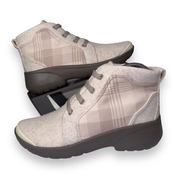 BZEES Kick Back Lace Up Ankle Boots "Taupe Plaid" Women's 7.5M - Picture 1 of 11